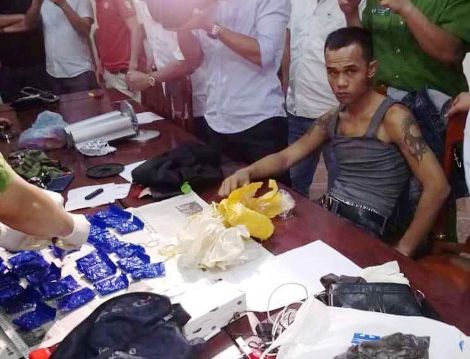 Phóng xe máy lên Lao Bảo chở 5.800 viên ma túy về bán lại